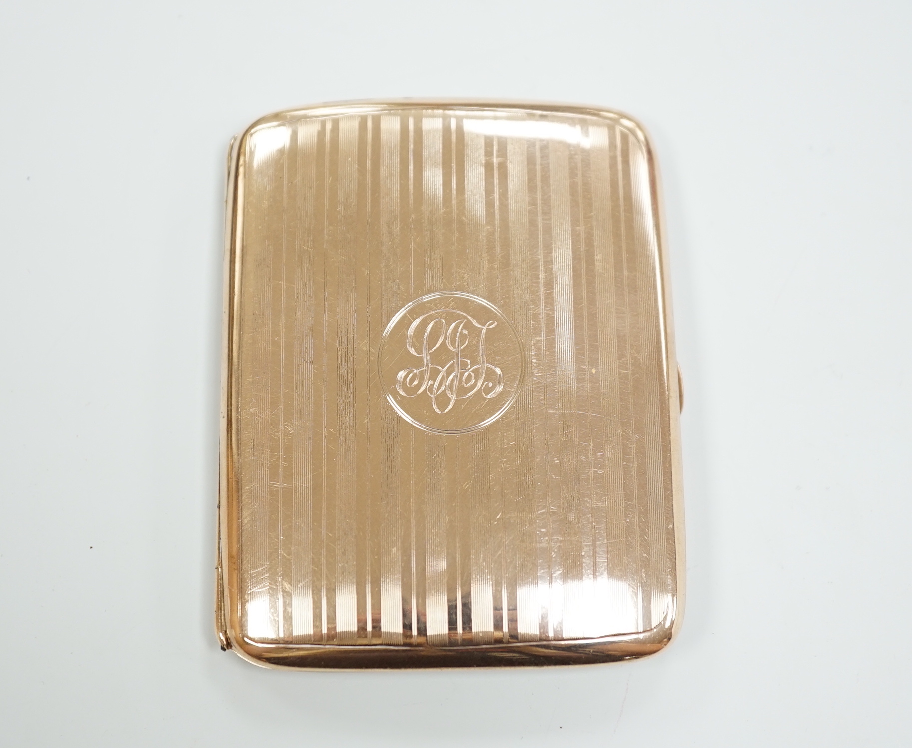 A George V 9ct gold cigarette case, 82mm
